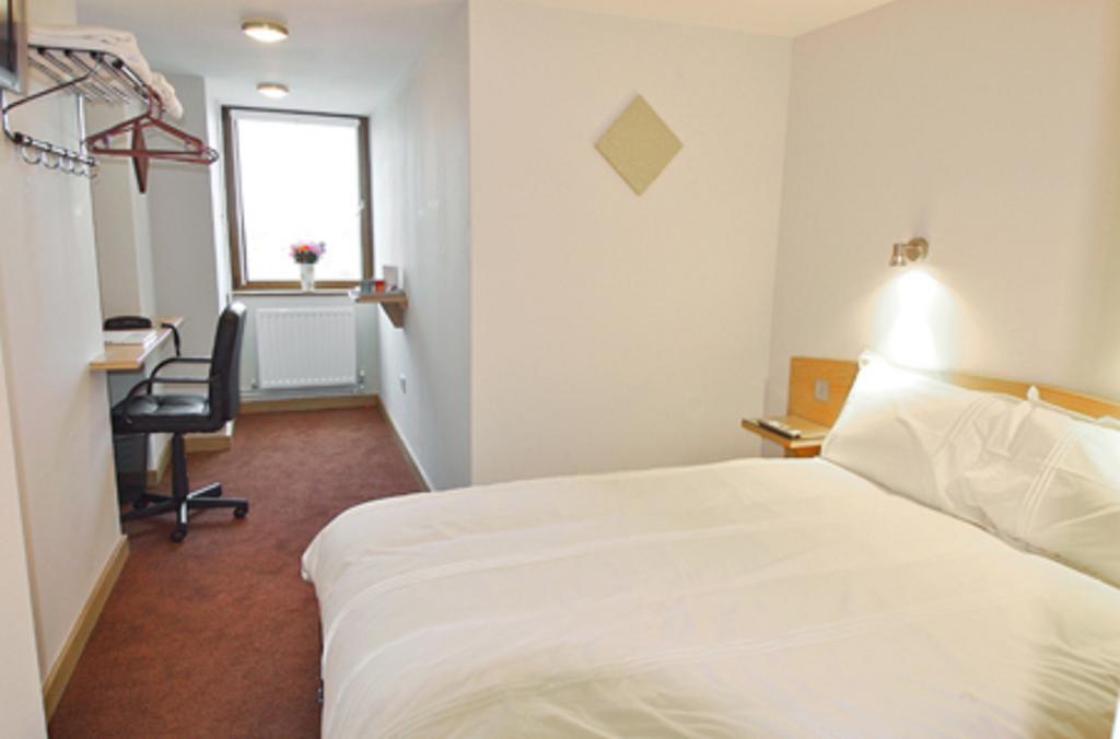 Rosemount Hotel Heathrow 하운슬로우 객실 사진